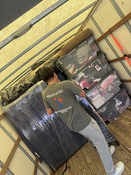 Weekend Movers llc