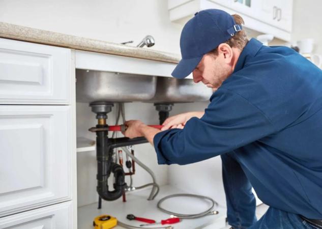Common Plumbing Emergencies and When to Call a Professional